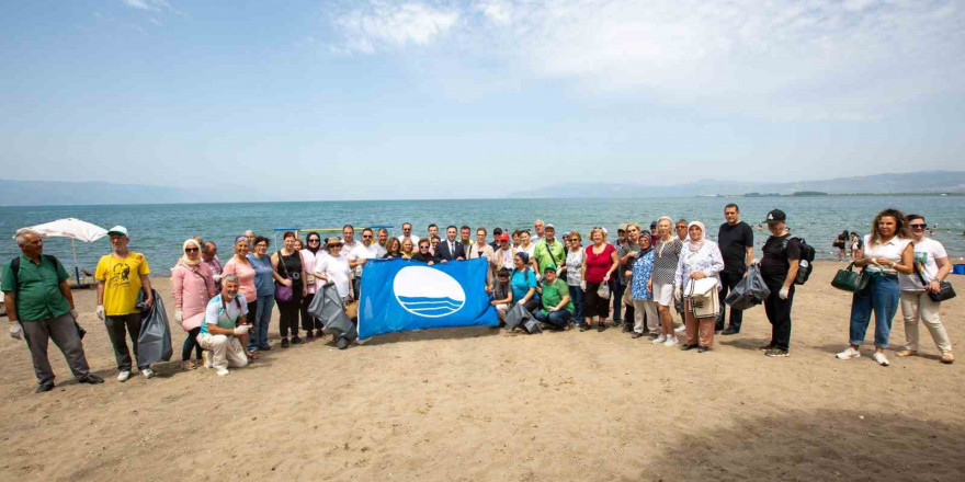 Bursa Kent Konseyi’nden İznik’te sahil temizliği