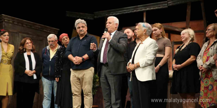 Bursa Şehir Tiyatrosu’ndan görkemli prömiyer