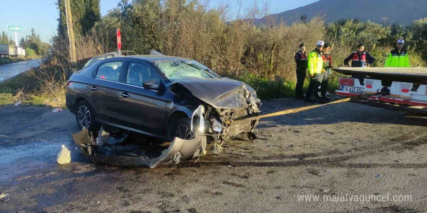 Bursa’da iki otomobil kafa kafaya çarpıştı: 7 yaralı