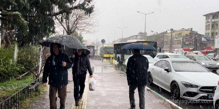 Bursa’da kent merkezi beyaza büründü