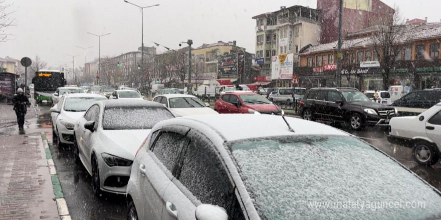 Bursa’da kent merkezi beyaza büründü