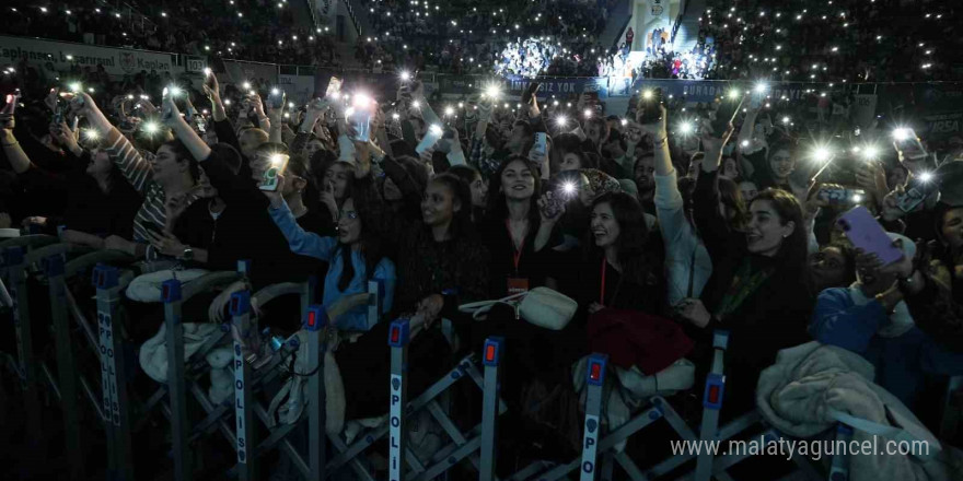 Bursa’da müzik festivali: Geliri şehit aileleri, gazi ve depremzedelere bağışlandı