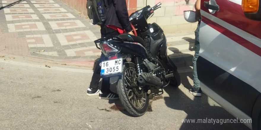 Bursa’da otomobil ile motosiklet çarpıştı: 3 yaralı