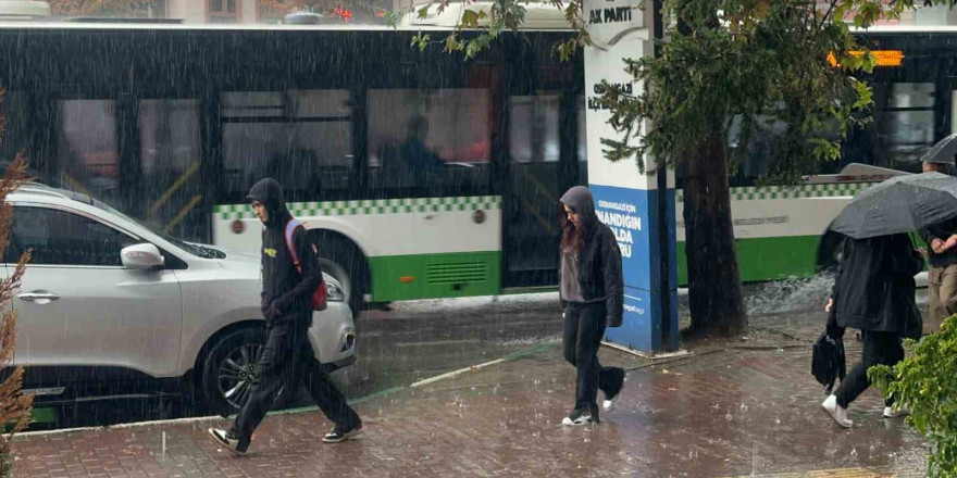 Bursa’da sağanak yağış etkili oldu