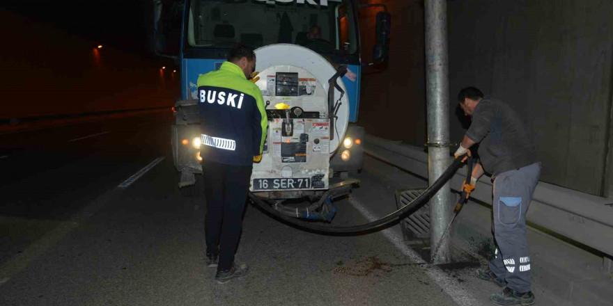 Bursa’da sel felaketlerine karşı ızgara ve rögarlar temizleniyor