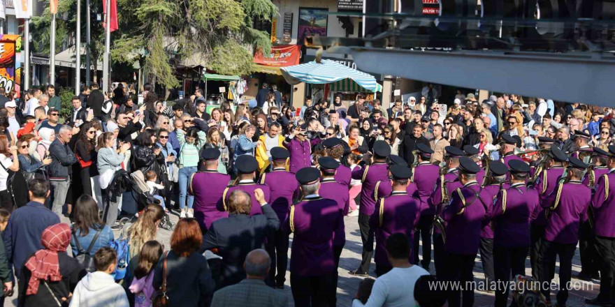 Bursa’nın dört bir yanında Cumhuriyet Bayramı coşkusu