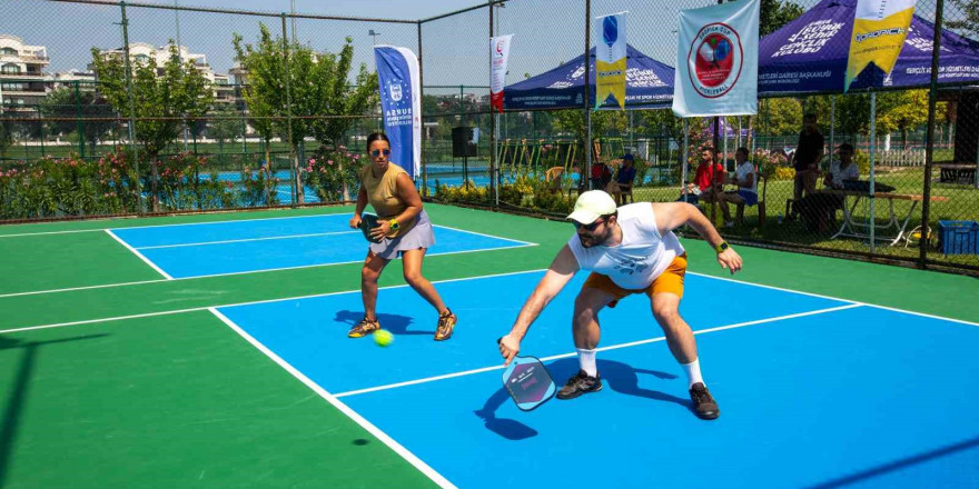 Bursa’nın ilk ’Pickleball Turnuvası’ yapıldı