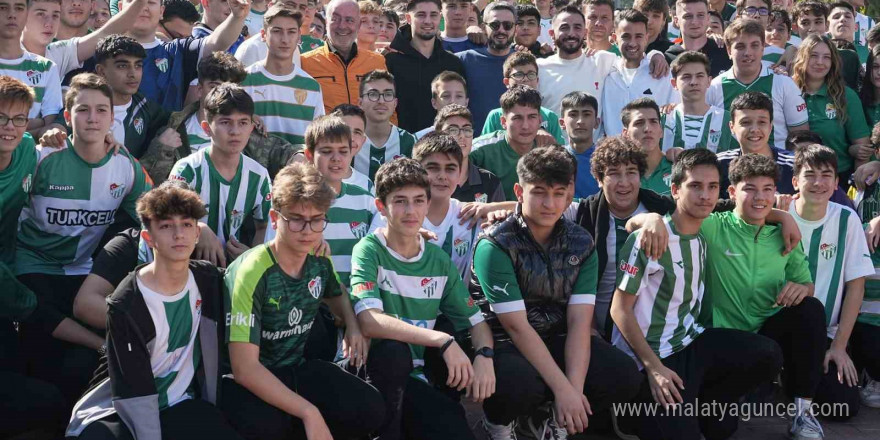 Bursaspor oyuncuları öğrenciler ile buluştu