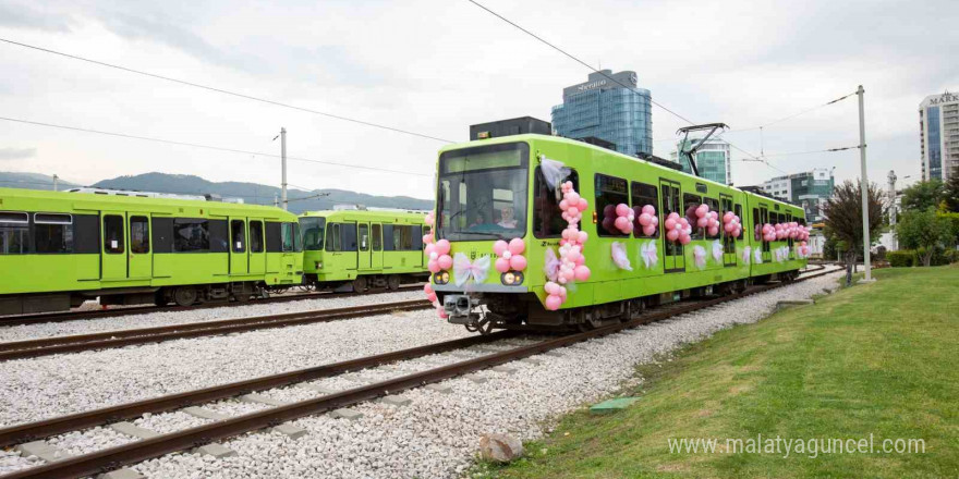 BURULAŞ’ta pembe balonlar gökyüzüne bırakıldı