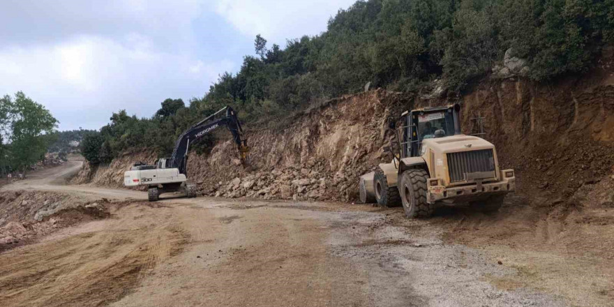 Büyükşehir, Andırın’da mahalle ve grup yollarının ulaşımını iyileştiriyor