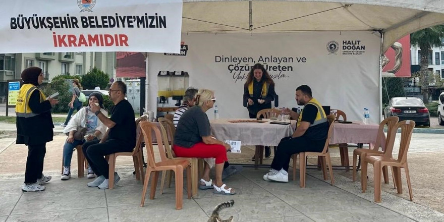 Büyükşehir Atakum’da vatandaşı dinliyor