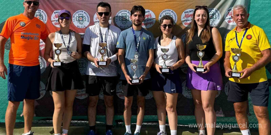 Büyükşehir Belediyesi 6. Geleneksel Cumhuriyet Kupası Karma Tenis Turnuvası Dalaman’da yapıldı