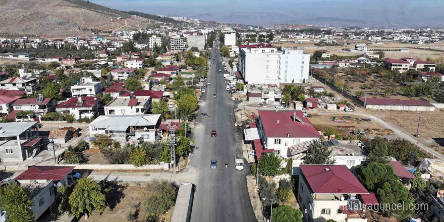 Büyükşehir belediyesinden Türkoğlu’nda yol yatırımları