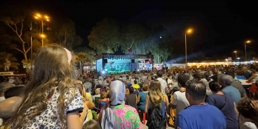 Büyükşehir Didim’de konser düzenledi, gözler Başkan Gençay’ı aradı