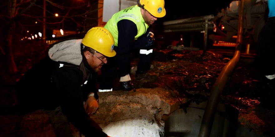 Büyükşehir ekipleri gece boyunca altyapı mesaisini sürdürdü