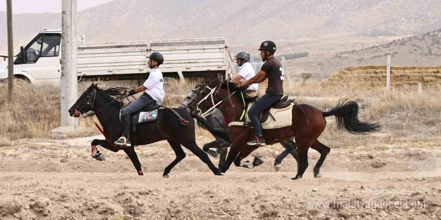 Büyükşehir Rahvan At yarışları nefes kesti