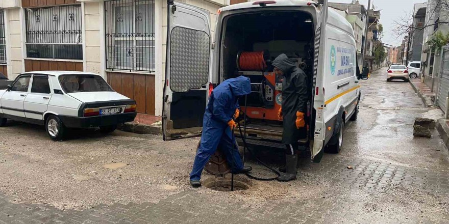 Büyükşehir ve MASKİ, 17 ilçede sağanak yağışa karşı sahada