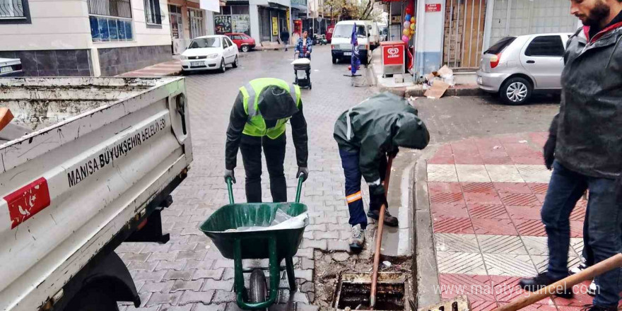 Büyükşehir ve MASKİ ekipleri yağışta sahadaydı