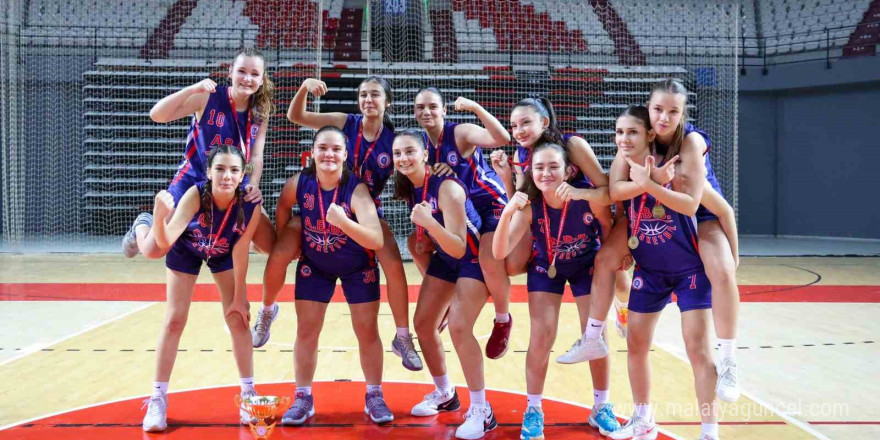 Büyükşehir’in basketbolcu kızları Antalya şampiyonu oldu