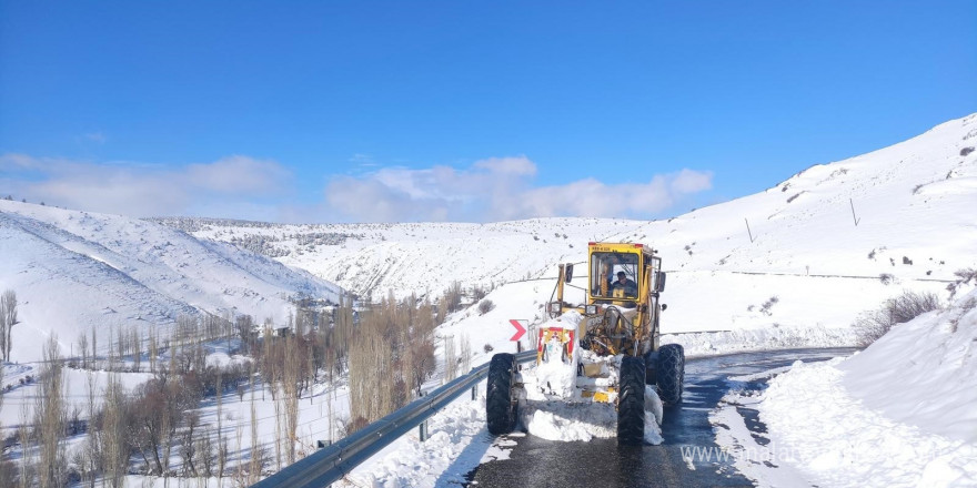 Büyükşehir’in kırsalda karla mücadelesi sürüyor