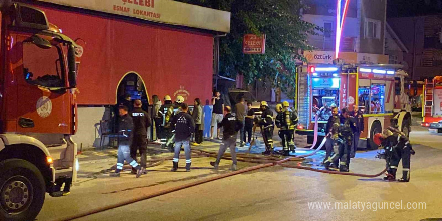 Buzdolabı lokantada yangın çıkardı