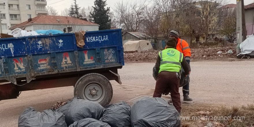 Cadde ve sokaklar temizleniyor