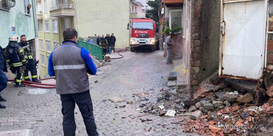 Çalışma sırasında doğal gaz borusu patladı: Alevler eve sıçradı