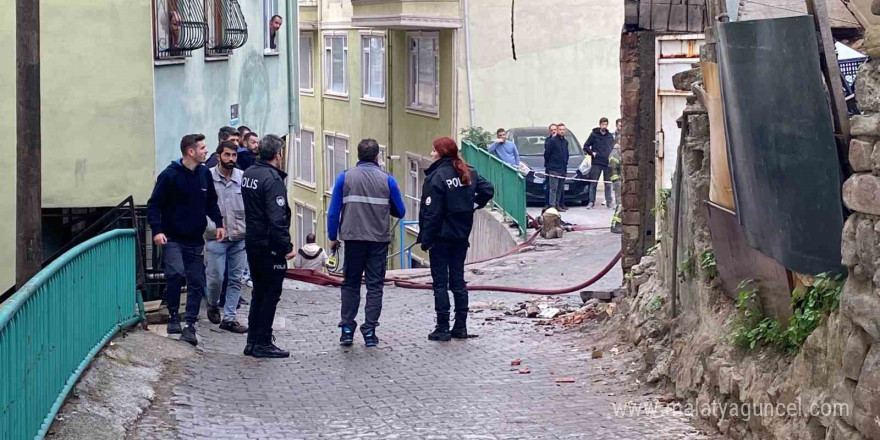 Çalışma sırasında doğal gaz borusu patladı: Alevler eve sıçradı