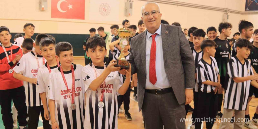 Çameli futsal turnuvasında şampiyonlar belirlendi