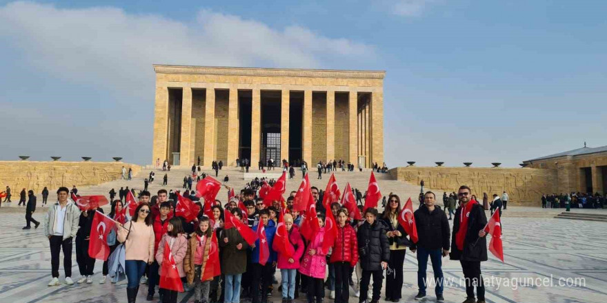 Çamelili öğrenciler Atasının huzuruna çıktı