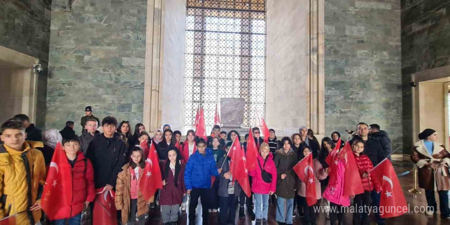 Çamelili öğrenciler Atasının huzuruna çıktı