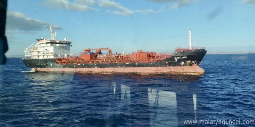 Çanakkale Boğazı’ndan geçen boş tanker makine arızası yaptı