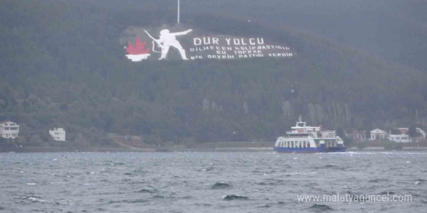 Çanakkale’de feribot seferlerine fırtına engeli