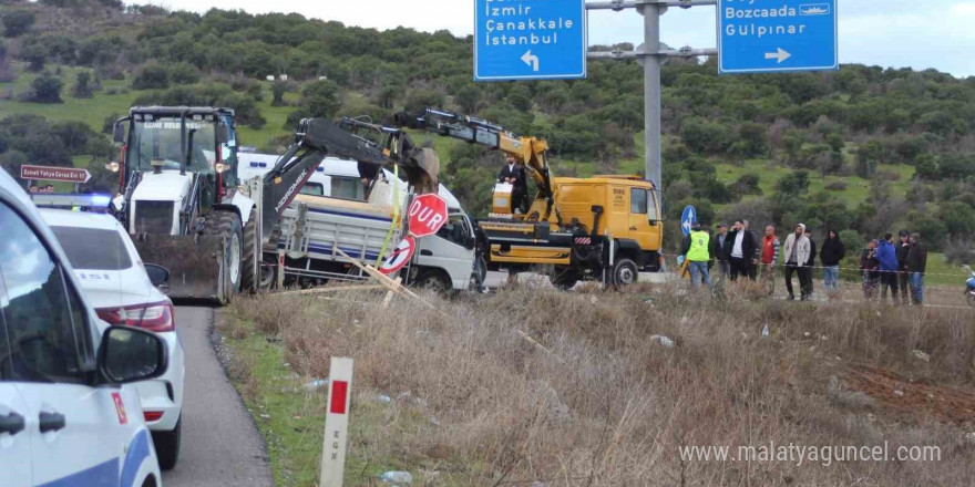 Çanakkale’de iki kamyonet çarpıştı: 1 ölü, 1 yaralı