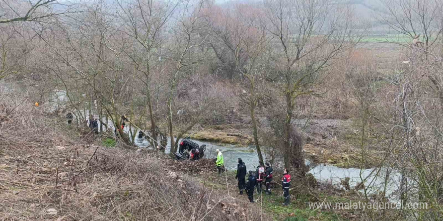 Çanakkale’de otomobilin çaya uçması sonucu kaybolan kişi ölü olarak bulundu