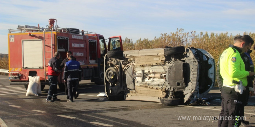 Çanakkale’de traktörün ikiye bölündüğü trafik kazasında 2 kişi yaralandı