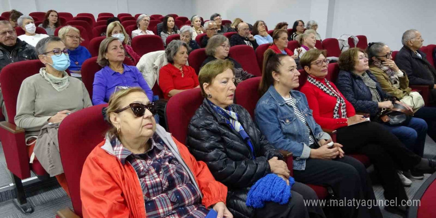 Çanakkale’de ‘Türkiye Yüzyılı Emektarları’ temalı ‘3. Yaş Üniversitesi ve Hayat Okulu’ açıldı