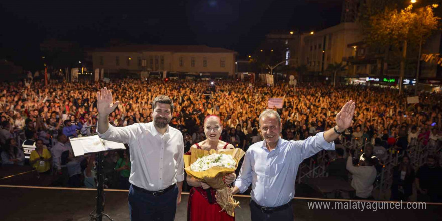 Candan Erçetin, Uluslararası Tarsus Festivalinde sahne aldı