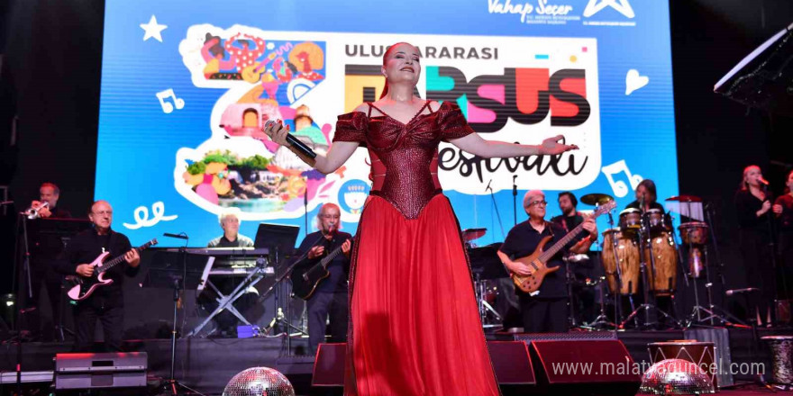 Candan Erçetin, Uluslararası Tarsus Festivalinde sahne aldı