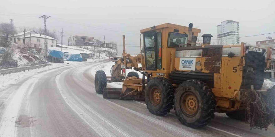 Canik’te kar yağışına anında müdahale