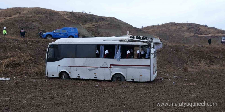 Çankırı’da midibüs şarampole devrildi: 29 yaralı