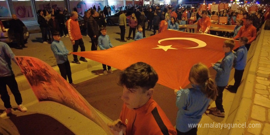 Çankırı’da yüzlerce vatandaş Türk bayrakları ile yürüdü