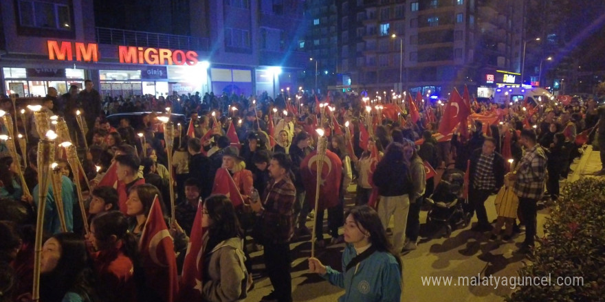 Çankırı’da yüzlerce vatandaş Türk bayrakları ile yürüdü