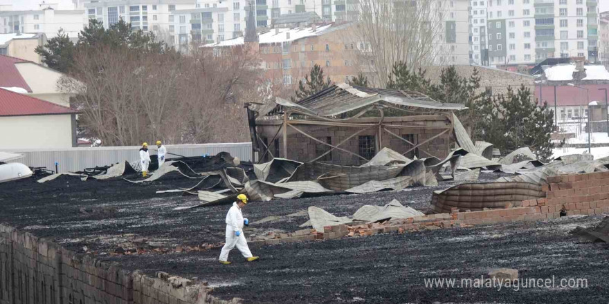 Çatısı yanan tarihi binada inceleme