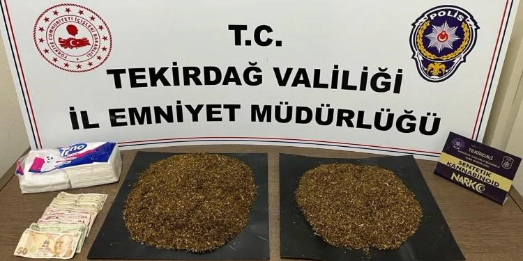 Çatıya gizlenmiş poşet poşet uyuşturucu ele geçirildi