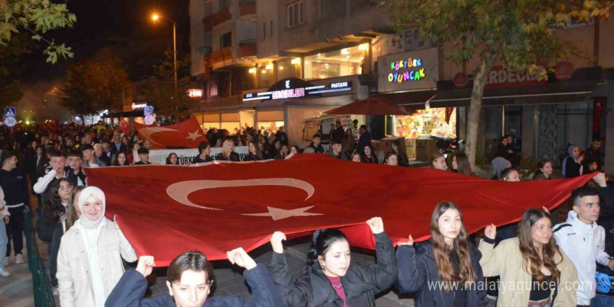 Çaycuma’da Cumhuriyet coşkusu fener alayı ile sürdü