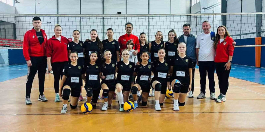 Çaycumaspor Voleybol Küçük Kızlar Takımı, Karadeniz Ereğli’yi 3-0 mağlup etti