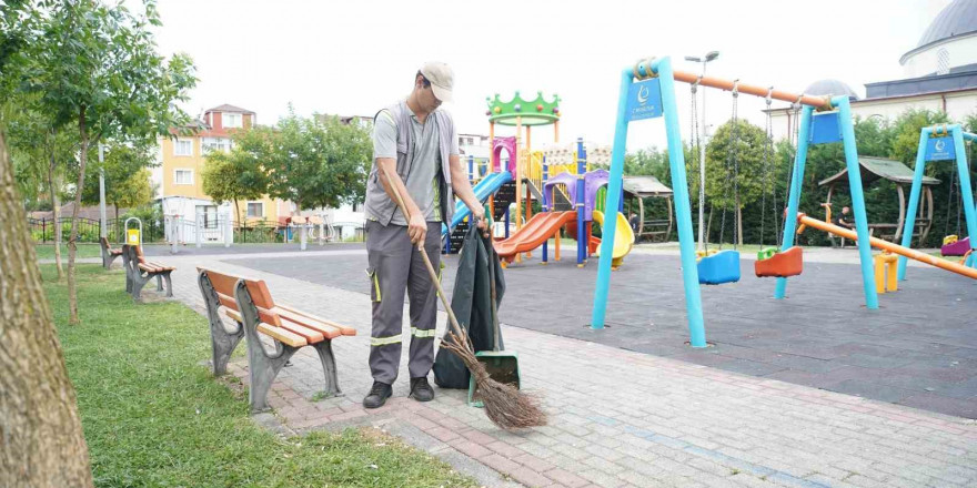 Çayırova’nın parkları düzenli olarak temizleniyor