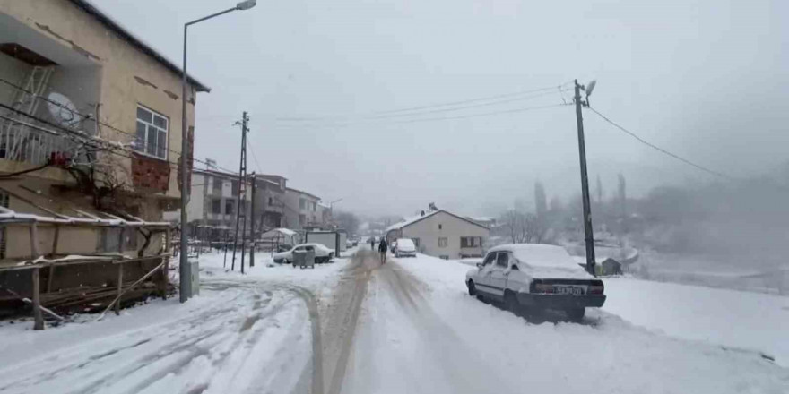 Çelikhan’da yoğun kar yağışı