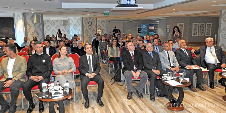 'Çeşme Yarımadası Deniz Çevresi Sorunları ve Çözümleri Çalıştayı' gerçekleştirildi